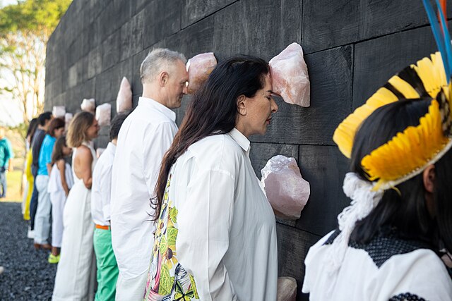 Autoexpunere. Corpul ca o hartă vulnerabilă