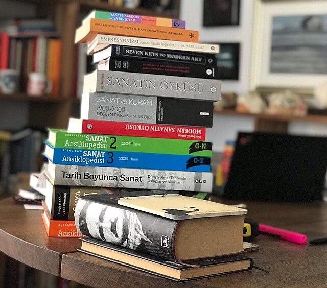 Cărțile cărora nu le vine niciodată rîndul...