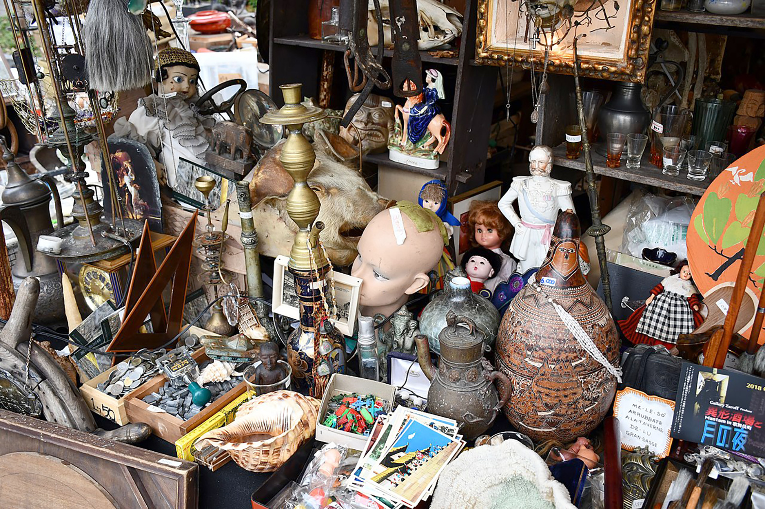  Rătăcind printr-un bazar bucureştean