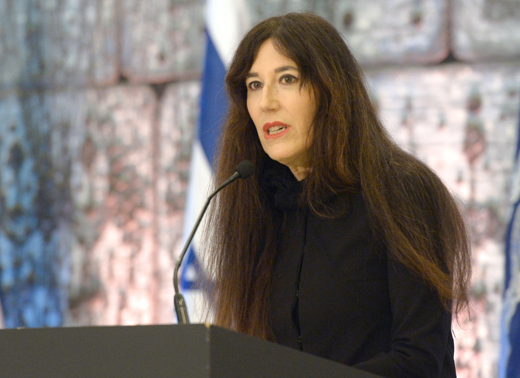 „Literatura nu este terapie, ci este o alternativă mai puternică decît viața”  – interviu cu scriitoarea Zeruya SHALEV –