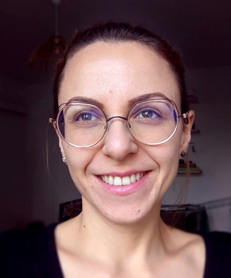 „Mi-am dorit ca spectatorul să rămînă foarte aproape de personaj” – interviu cu regizoarea Paula ONEȚ