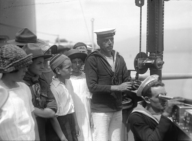 „S‑ar putea ca găurile negre să adăpostească universuri total diferite“ - anchetă