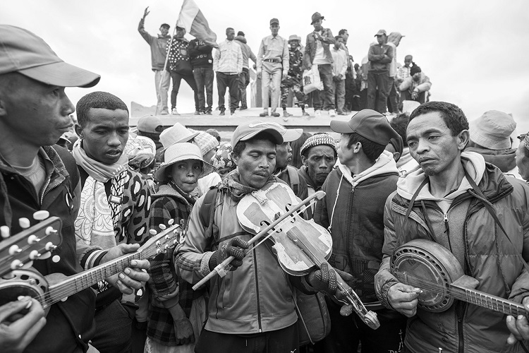 Dansînd cu strămoșii în Madagascar