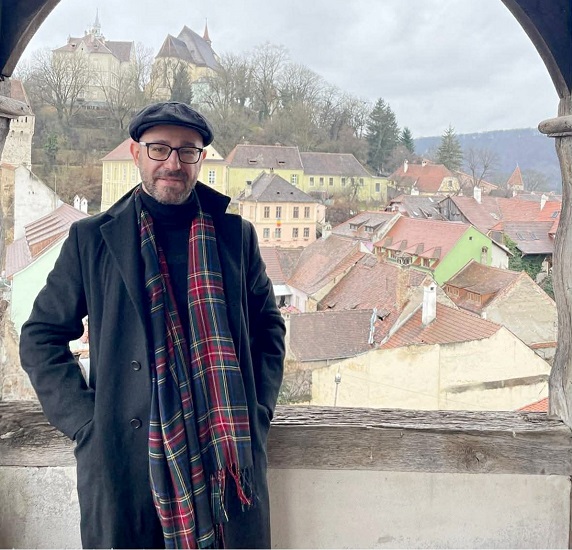 „Oamenii au în continuare nevoie de simboluri, de tradiție, de continuitate” – interviu cu istoricul și antropologul italian Alessandro TESTA