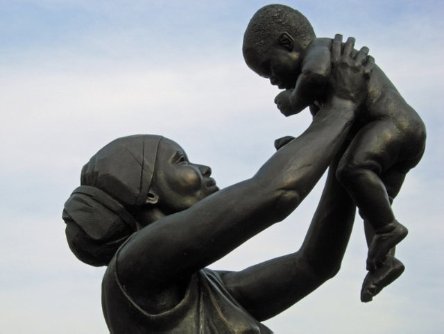 Chipurile suprapuse ale femeii