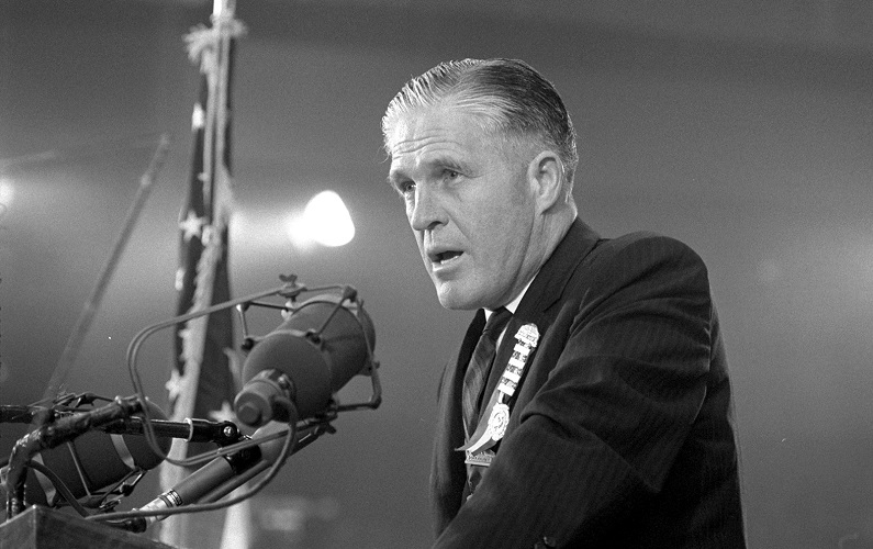 De la print la prompt. Seducția mass-media și manipularea algoritmică