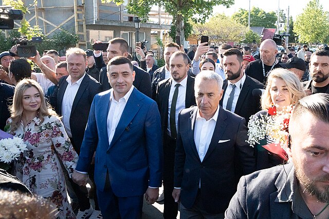 La un pas de Teocrație și gînduri despre Stabiliment