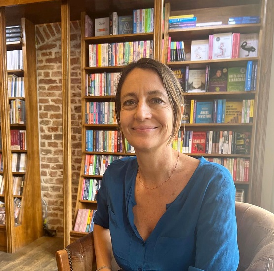 „Îmi place poezia vorbită și împărtășită” – interviu cu poeta norvegiană Ingvill HEKNE