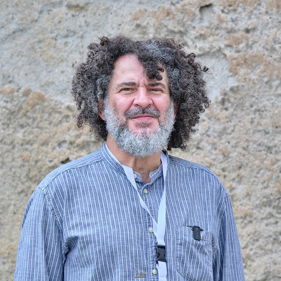 „Sîntem crocodilii de apă dulce din Sahara” – interviu cu artistul vizual Nicolae COMĂNESCU
