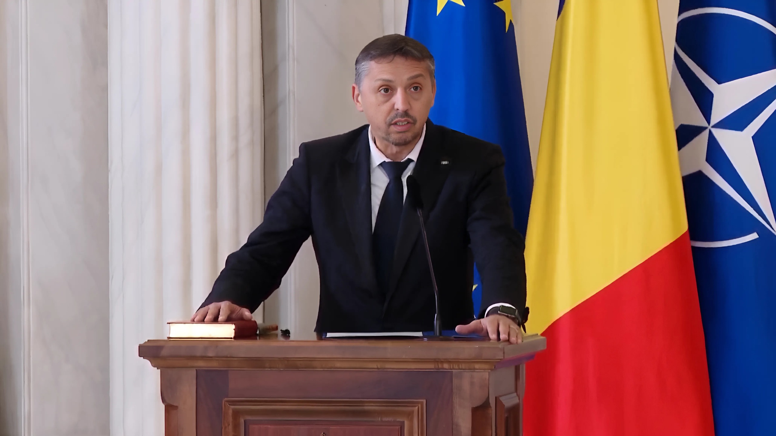 „Nu am fugit în momentul în care am realizat că va trebui să mă transform dintr-un ministru al reformei într-un ministru al austerității” - interviu cu Daniel DAVID, ministrul Educației și Cercetării