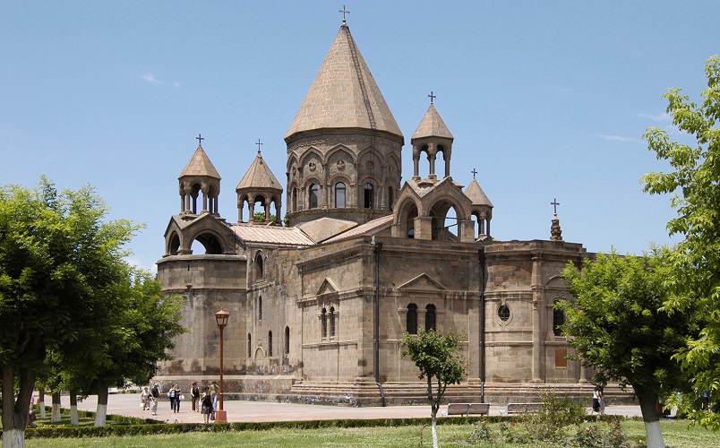 „Purificarea” Bisericii Apostolice Armene